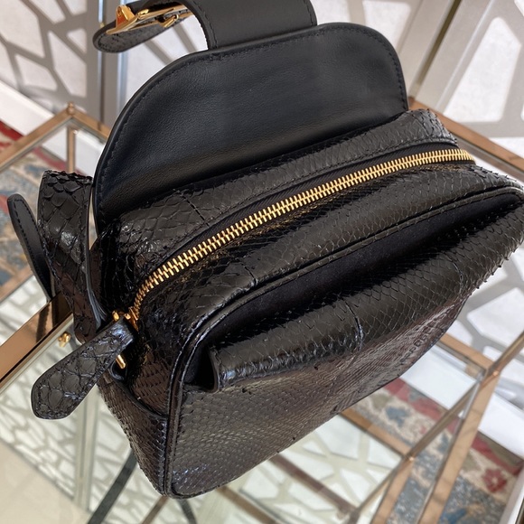 Authentic Burberry buckle snakeskin crossbody - Picture 8 of 16